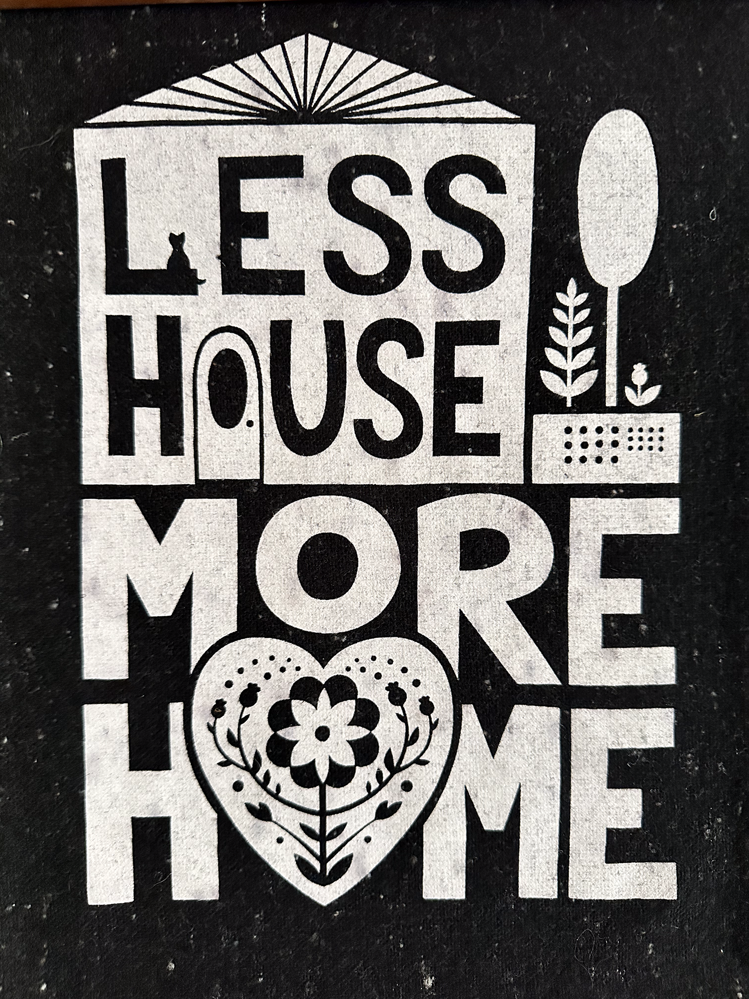 Less-House_black-2.png
