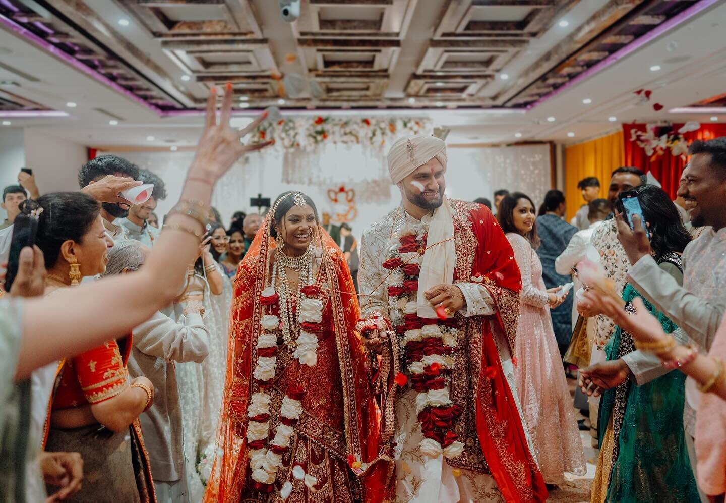 Secondly in the same week where another newlywed got married on the same week!! Congratulations to Rahul and Shamni, yet another six-day extravaganza featuring this delightful duo, surrounded by their loved ones. Documenting their wedding, festivitie