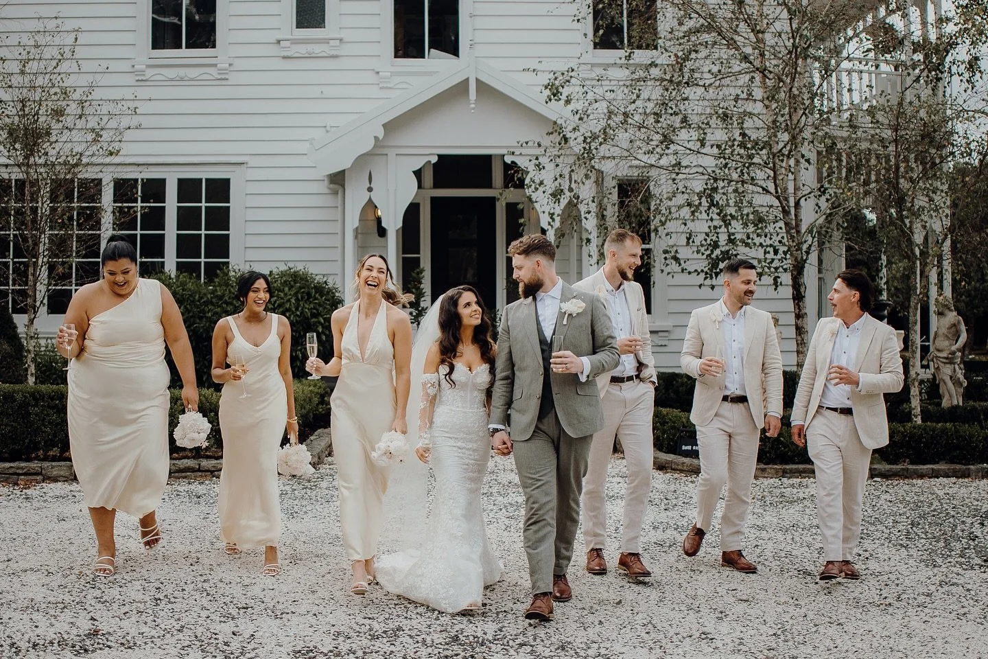 Manar & Sam's bridal party is absolute perfection! 🩶🩶
www.koukiphotographynz.com
Photo | @koukiweddingsnz
Video | @cinematiccreativeco
Venue | @kauribayboomrock
Hairstylist | @messybun_nz
Make Up Artist | @makeup_withsam
Bridal Dress | @natal