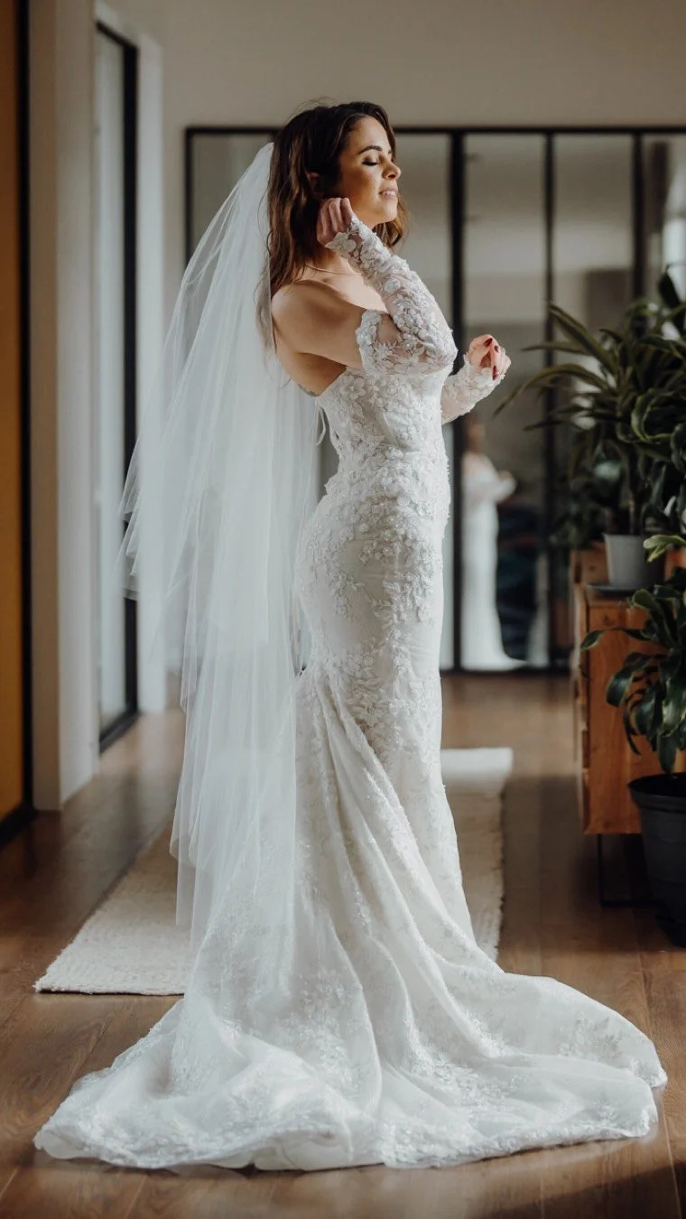 Making a few adjustments - Manar
Content creator by Ashritha Bagdam working for @koukiweddingsnz
www.koukiphotographynz.com
#queenstownweddingphotographer #nz #nzweddingphotographer #mountain #mountainweddings #aucklandweddingphotographer #weddin