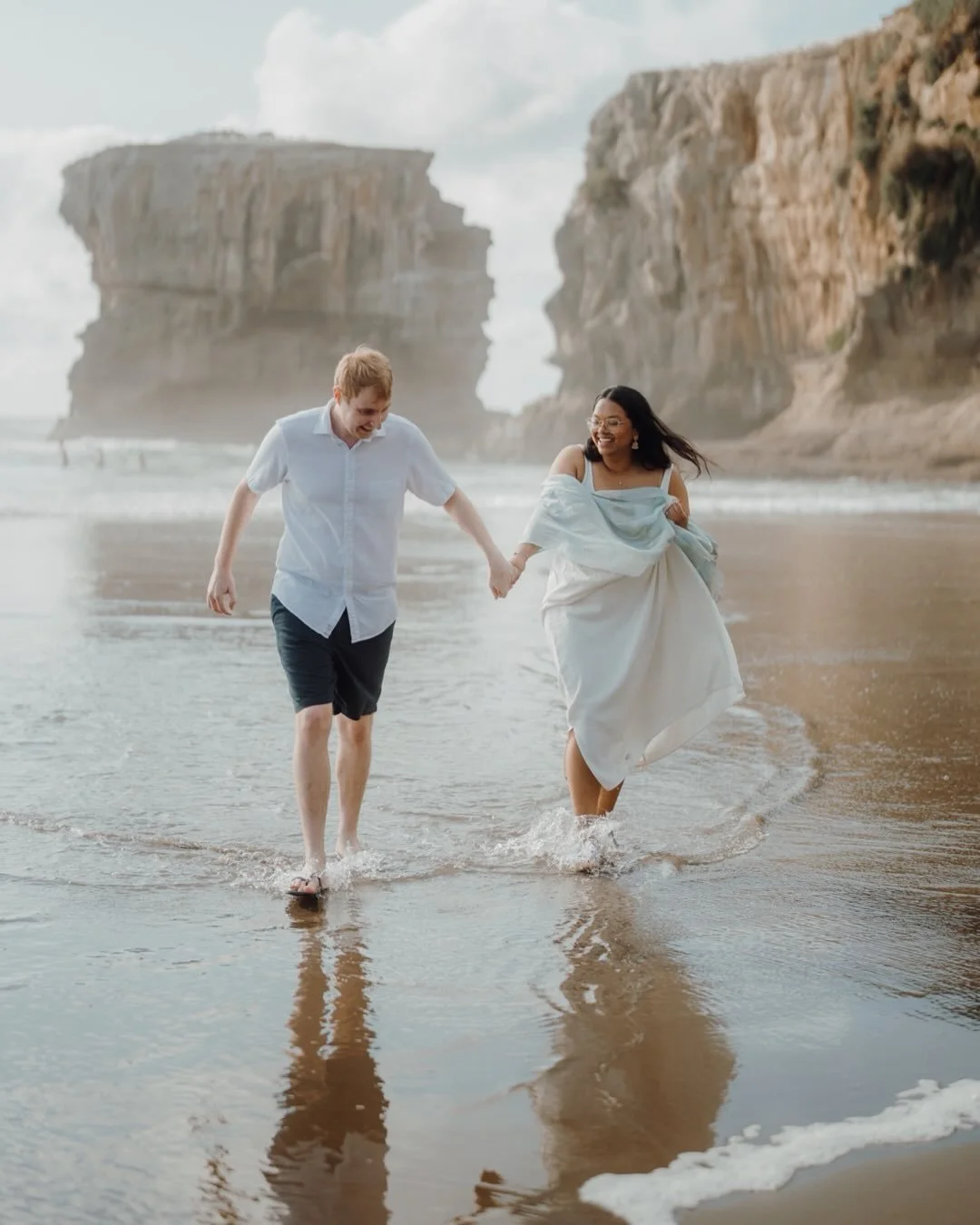 First beach shoot of 2026! Tom &amp; Meena at Muriwai Beach 🌊🔥 WHAT A VIBE! 😍 Couldn&rsquo;t have asked for more - laughter, old school tag games, dad jokes 🤣... these two are SO in sync 💕. True soulmates ✨ Captured the magic with the wild ocean
