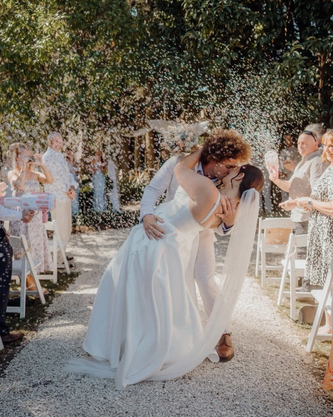 Massive congratulations to Carwyn &amp; Mary 🤍 What an unforgettable wedding day at Kumeu Valley Estate, Kumeu Auckland.

Perfect weather, incredible guests, and nonstop energy all day long. These two were honestly so much fun to hang out with and p