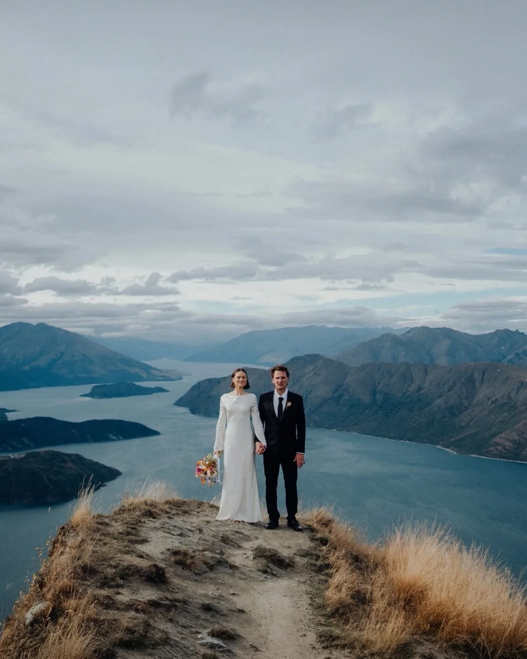 Alana &amp; Ethan 🤍✈️ Flew all the way from San Francisco 🇺🇸 to say &ldquo;I do&rdquo; in one of the most breathtaking places on earth&hellip; Wanaka, New Zealand 🏔️

The morning started at Eichardt&rsquo;s Private Hotel, overlooking Lake Wakatip