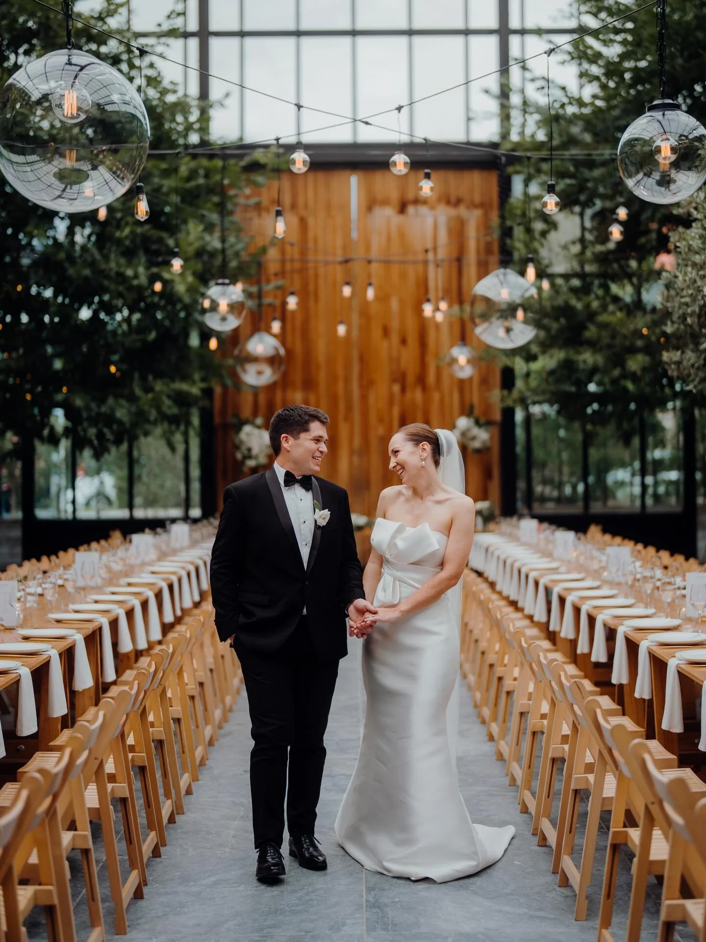 LJ &amp; Josh at the Glasshouse ✨
From quiet moments to making their entrance&hellip; all smiles, all love 🤍 Good vibes and big love. Glasshouse just hits different 🥂

#aucklandweddings #aucklandweddingphotographer #weddings #weddinginspirations #w