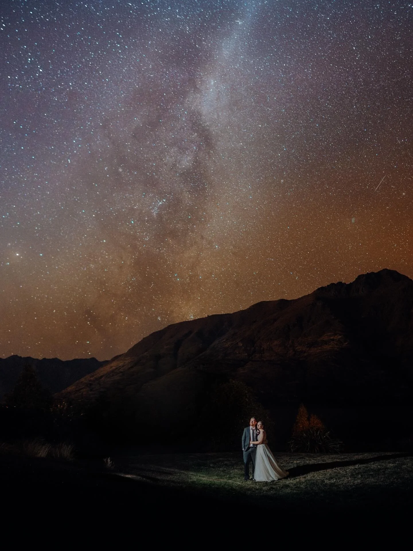 Massive congratulations to Mr &amp; Mrs Hope!🌙✨ On Thursday, Tori &amp; Jake had their beautiful elopement ceremony over at Moke Lake, Queenstown surrounded by sunshine, autumn 🍂 vibes, mountains, and unreal weather all day long 🤍

But honestly&he