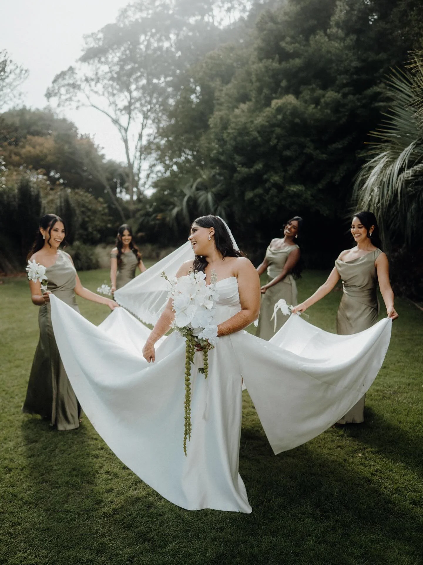 Kalisha and her girlfriends! Don&rsquo;t they look stunning!? 

#weddinginspo #aucklandweddings #indianweddings #bride #bridesmaids