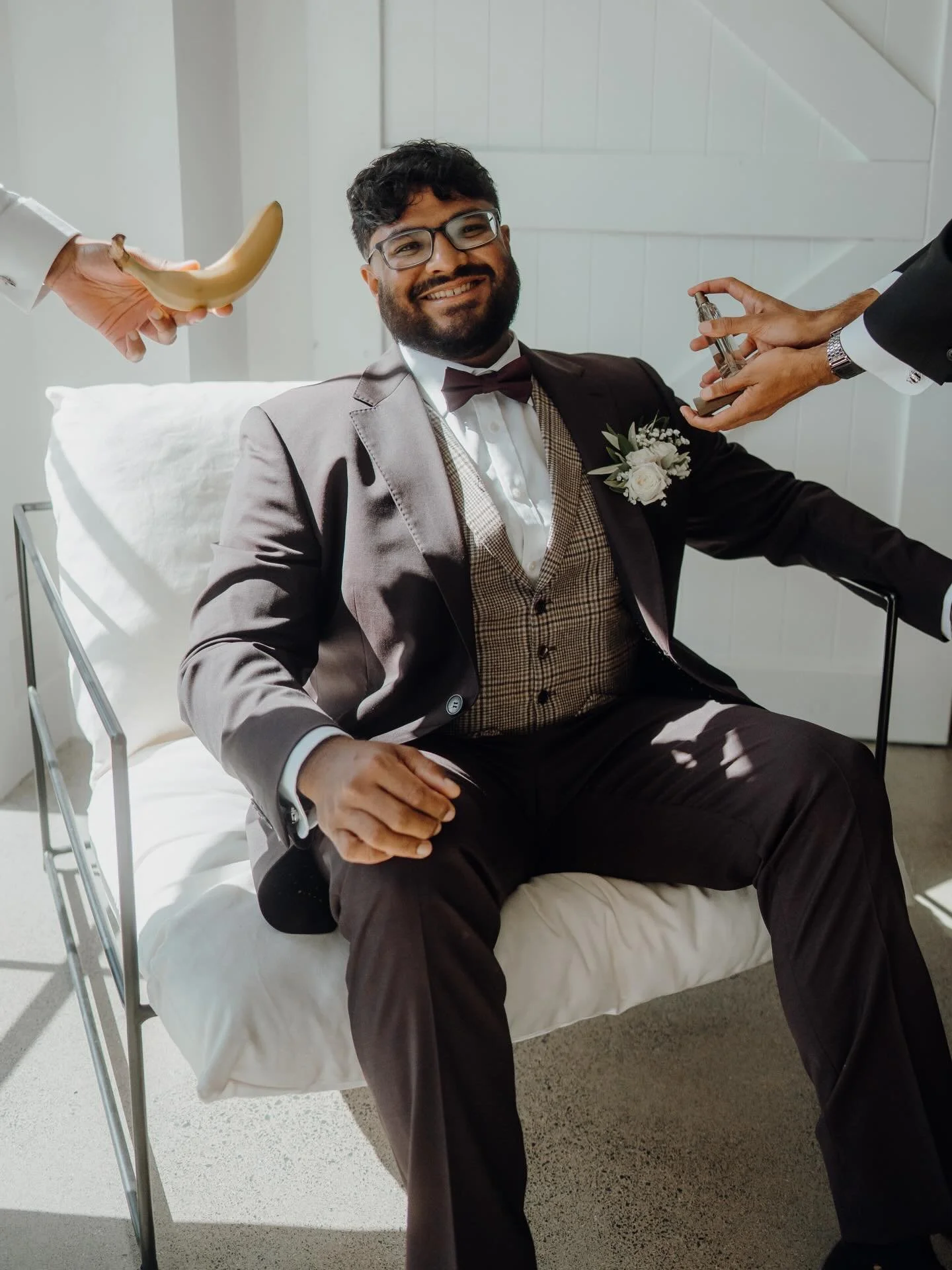 Shane &amp; his boys. The grooms prep doesn&rsquo;t always have to be serious&hellip; All you need is a banana for some good laughs. 🍌😂

#weddings #aucklandweddings #weddinginspo #groomsmen #groom