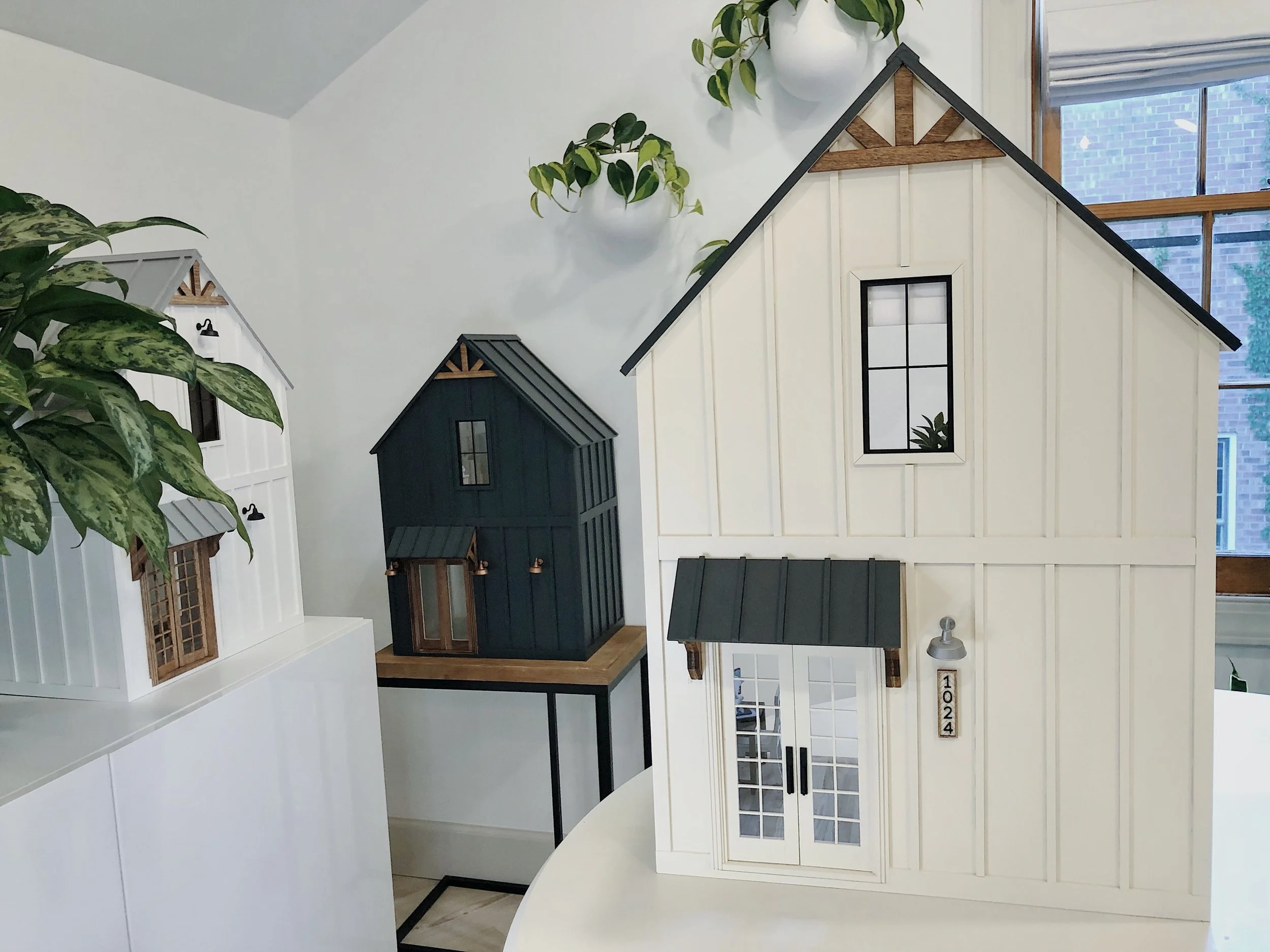 [Featured] House Hunter—Mini Modern Farmhouse — Jessica Cloe Miniatures