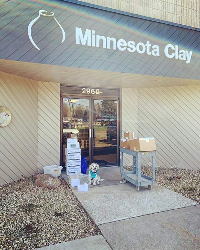 Spike grabbing our #curbsidepickup @mnclayco . Big thanks to Mike and his group for hanging in there and providing the best service to us creatives that they ALWAYS do !
.
.
.
.  #supportsmallbusiness #lovelocal #changingsmallbusiness #mnclayco  #ilo