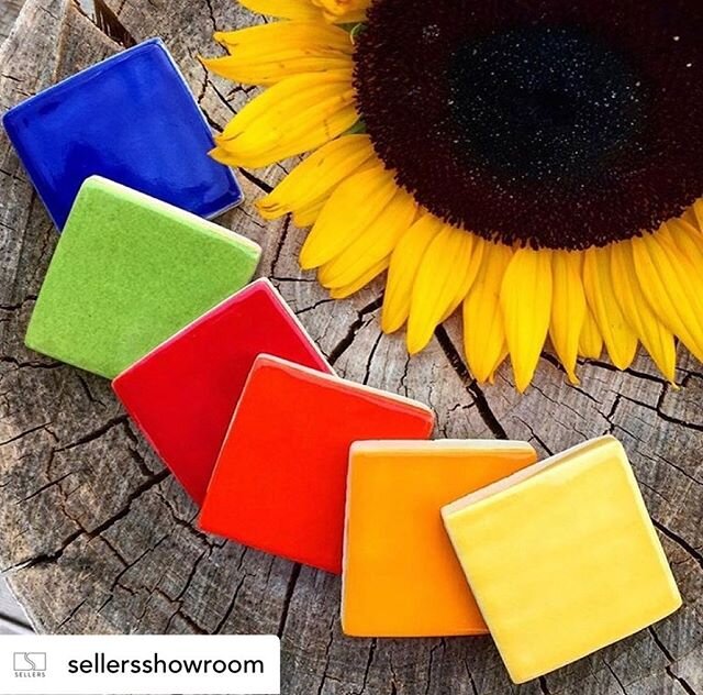 Bright 2x2&rsquo;s - Color pop @sellersshowroom .
.
.
.
.

#playingwithclay #tilemaker #handmadetile #minnesotamade #minneapolisartist #minneapoilsmakers #womeninbusiness  #womanownedbusiness #tiletuesday #fantasiashowroomstile #onyxstudio #sellersti