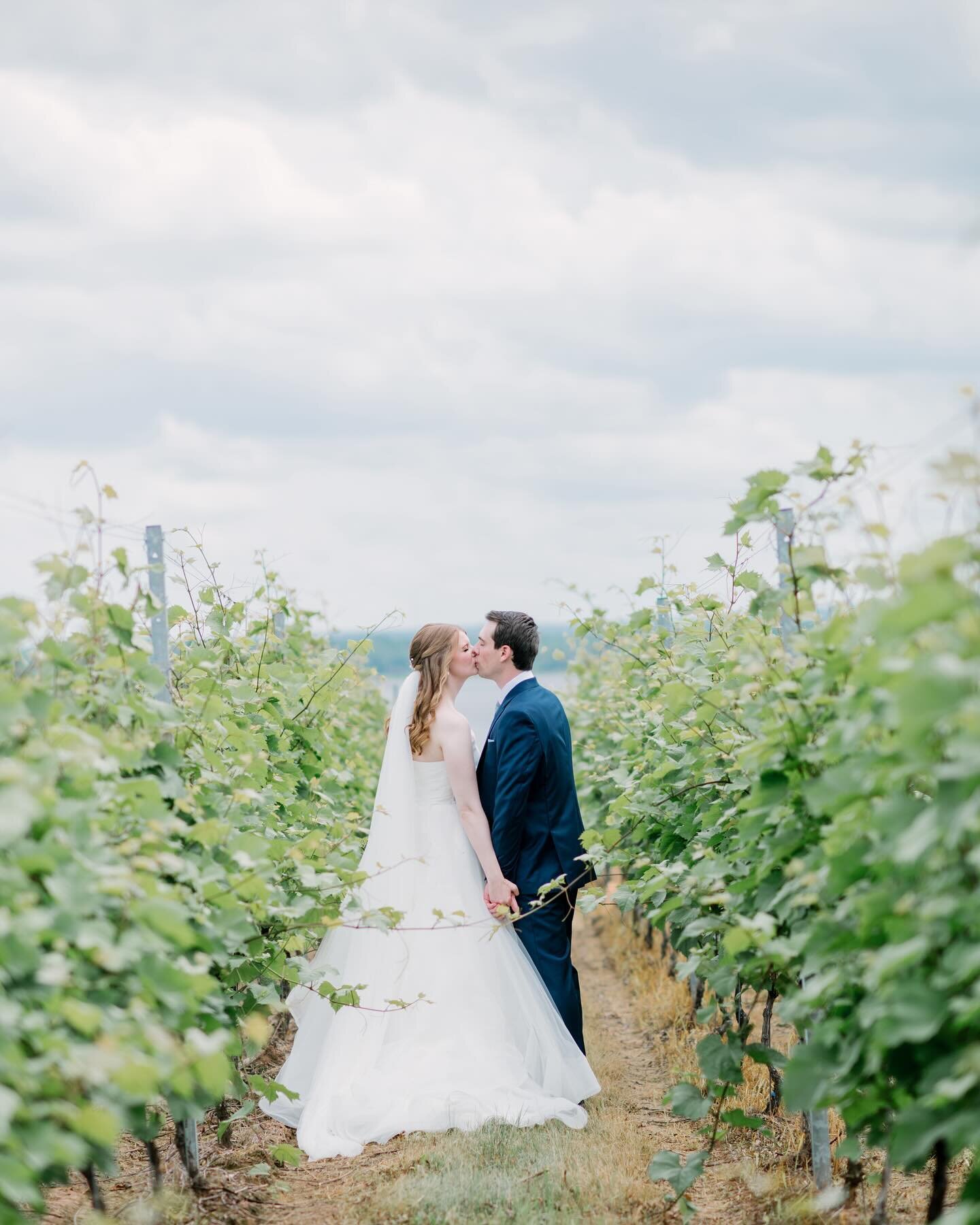 each wedding I shoot is so unique and I love them all. but I have a space in my heart for @foxharbrresort that is just 🤍🤍

Allison &amp; Andrew really recognized how beautiful this space was and let it do a lot of the decorating for them. Their flo