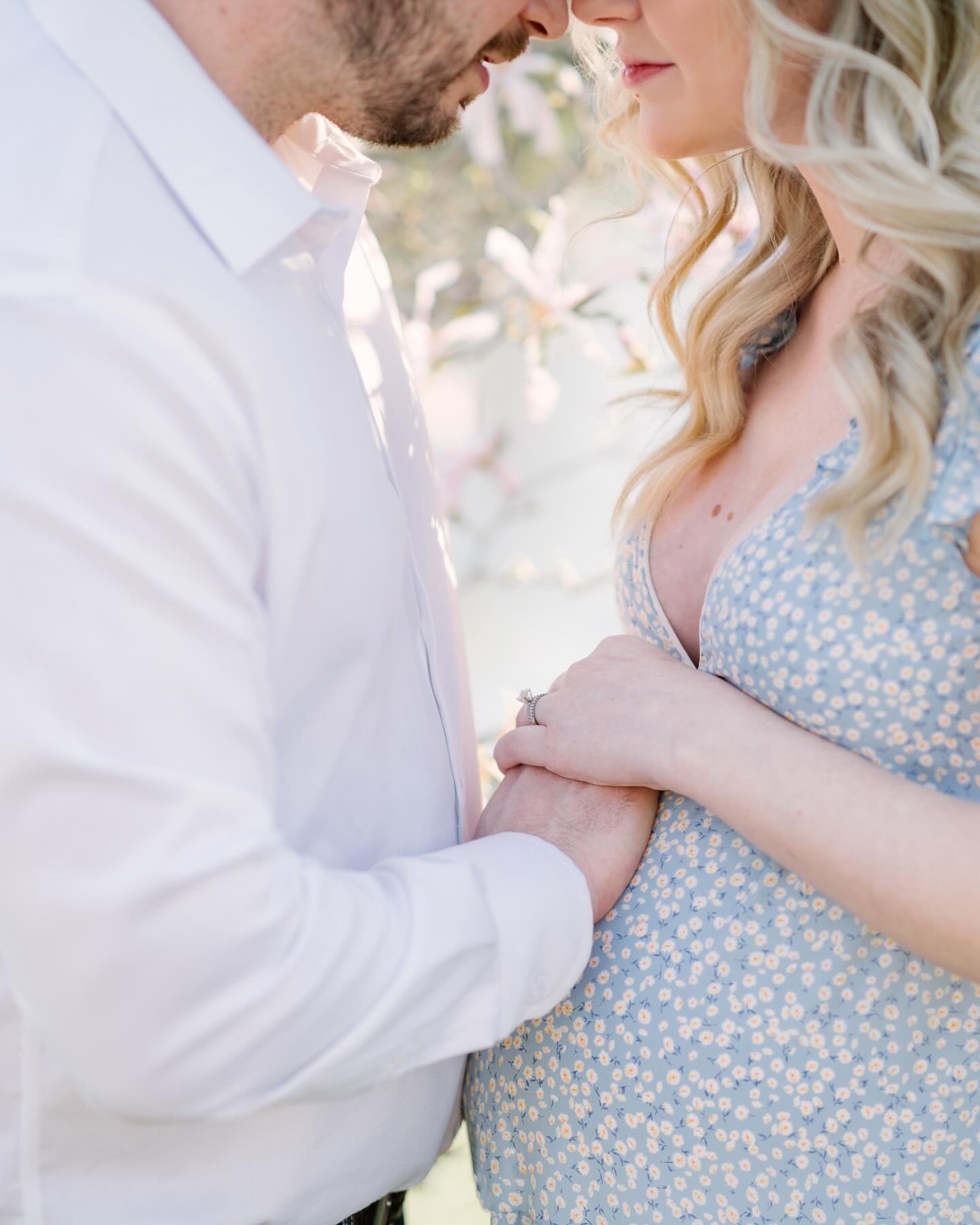 spring has sprung and the world is finally coming to life!!! fitting for a maternity session really when you think about new life 😂 I do a lot of indoor branding work in the winter and I love it, but it was so nice to be out in the sunshine and flow