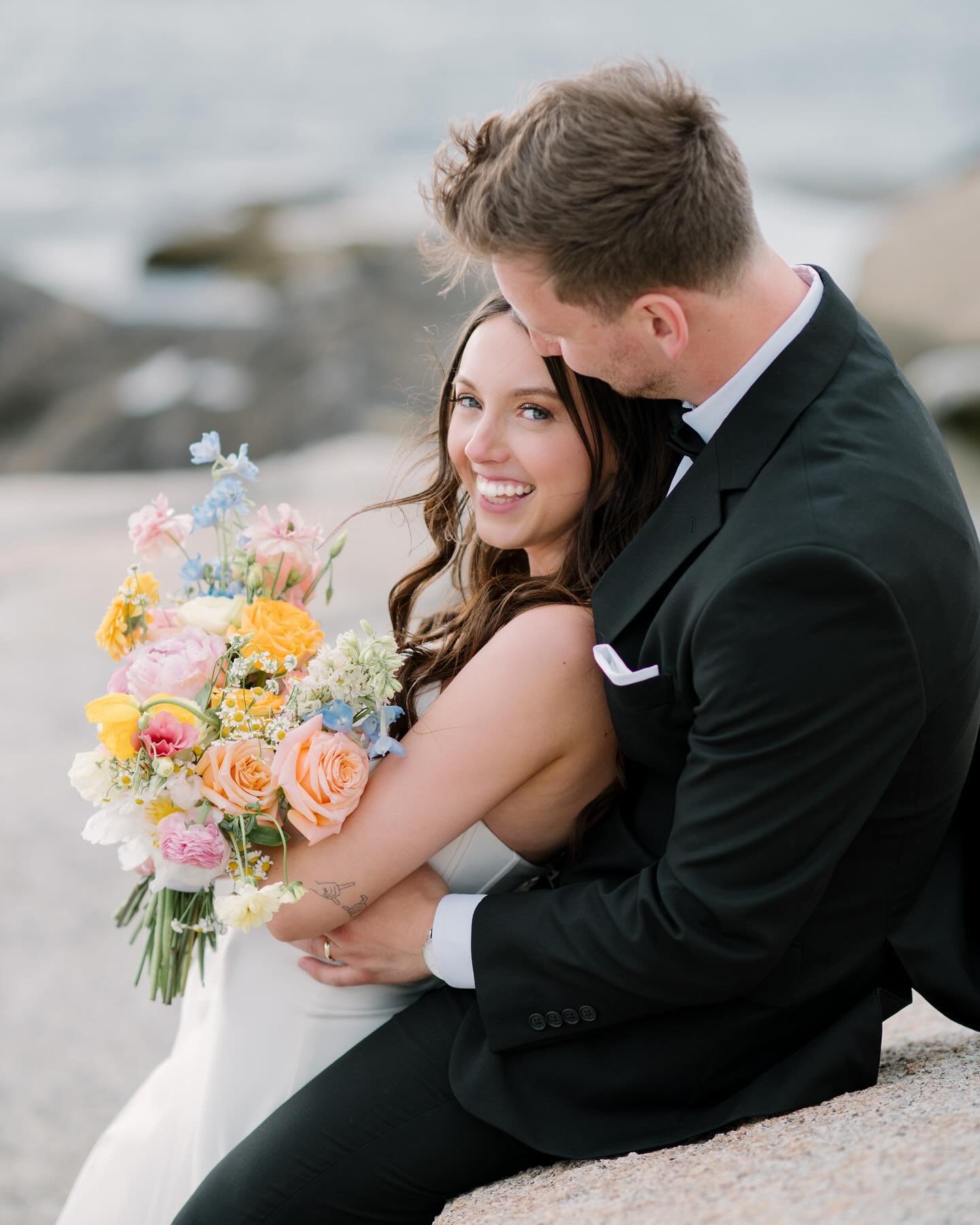 a lot of firsts for me yesterday: first time staying at a wedding until the bride &amp; groom left, first time doing a bubble exit, first time shooting at links at Brunello and first time shooting a wedding a week after surgery 😅 all of these things