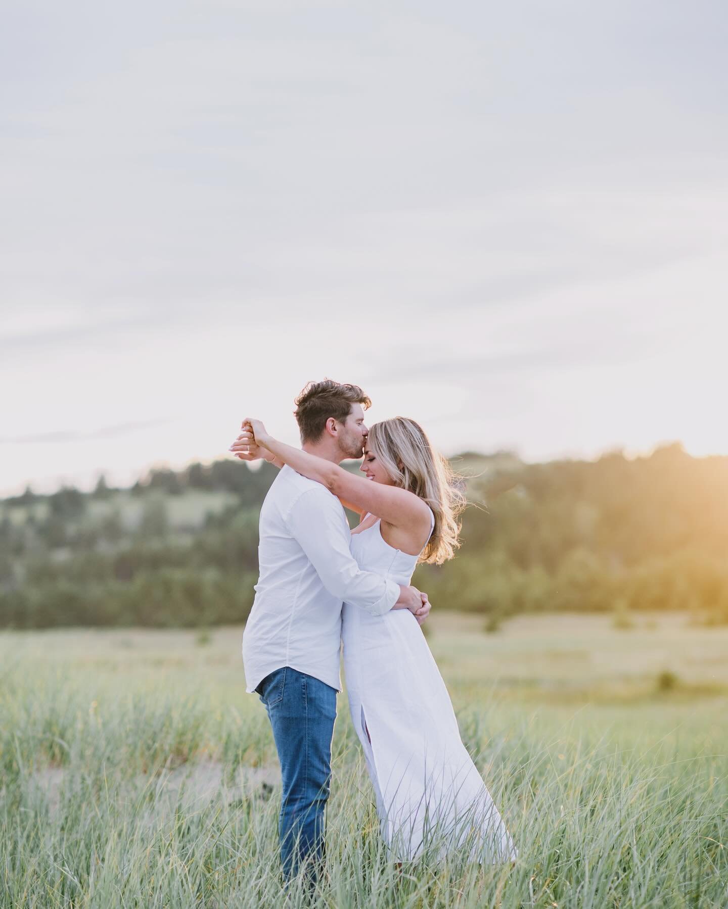 swipe to see an extra visitor at this engagement session 🥹 can&rsquo;t wait for their wedding this year! also tell me ashton isn&rsquo;t twins with sydney sweeney?!