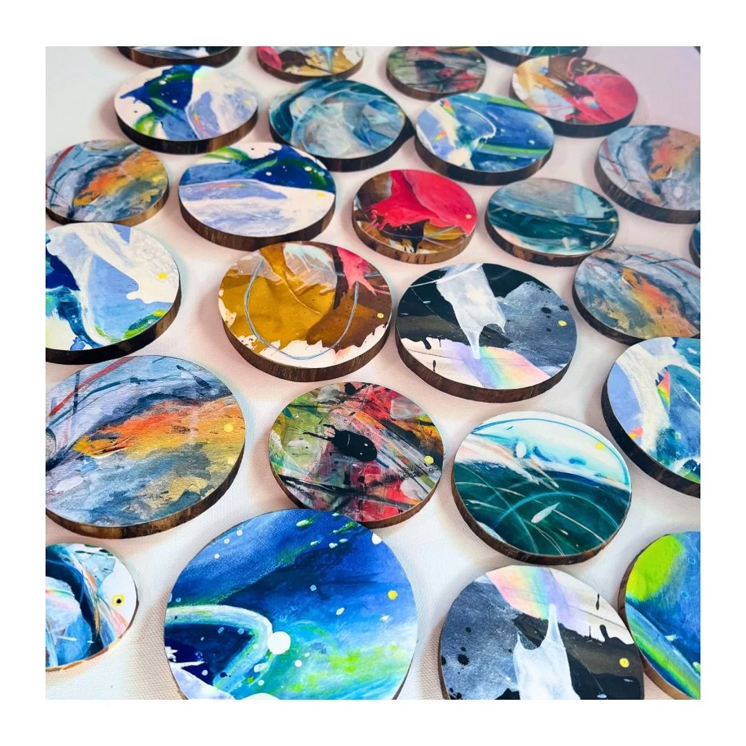 Round wall art and/or ornament peek. 🌈✨ 

#handmadeornaments #oneofakindornament #roundart #smalleoundart #artgallerywall #gallerywallart #mygallerywall #colorfuluniquehome #colorfulhomedecor