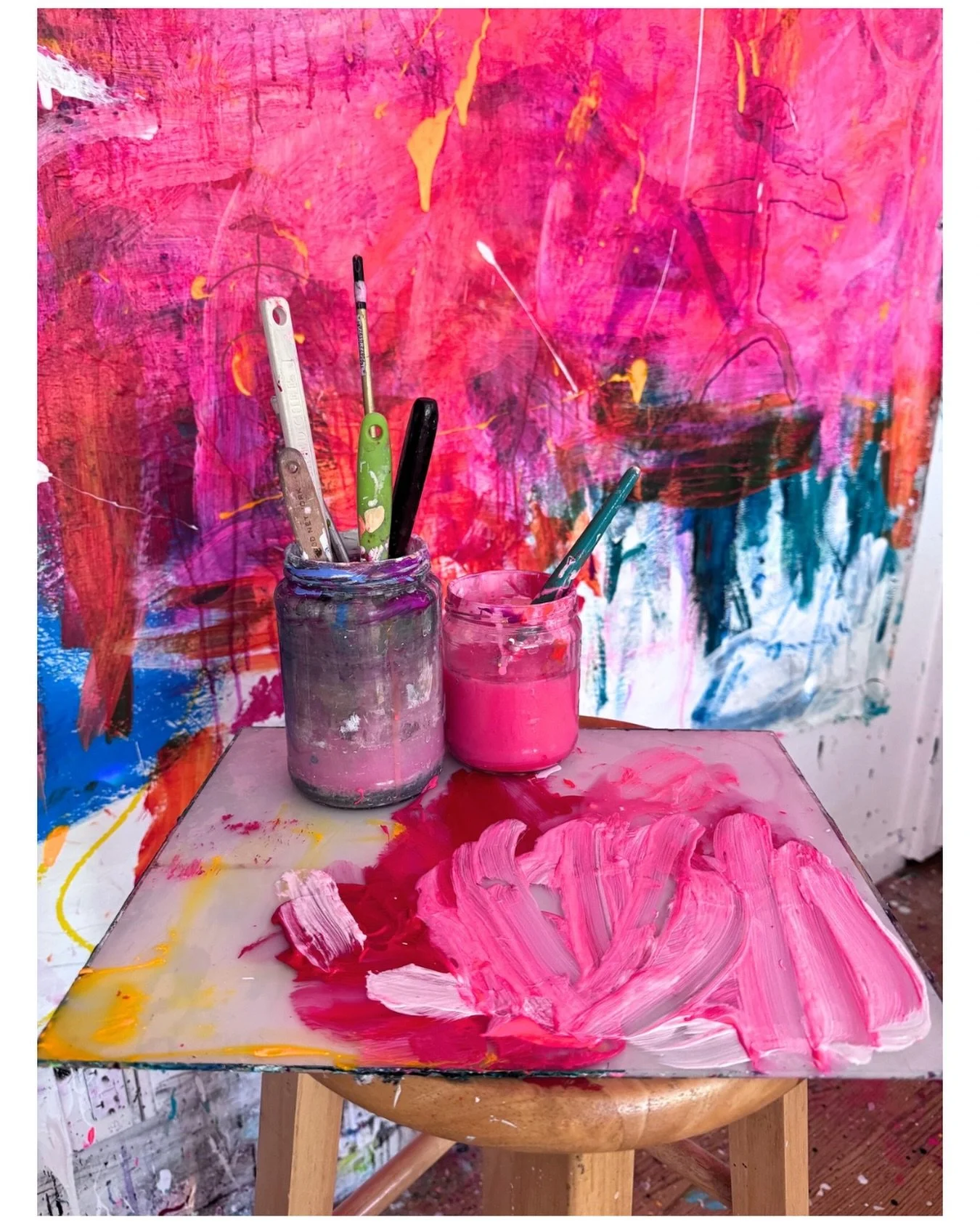 It was a pink kind of day&hellip;

#pinkpaint #hotpinkpainting #studioscenes #artinprocess #artsupplies