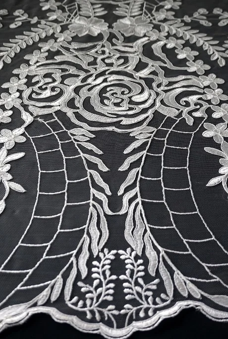 BROKAT BRIDAL CM 037// 130 CM // RP. 200,000/M