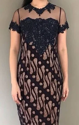 KAIN BROKAT DAN KAIN BATIK