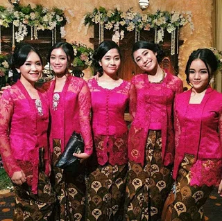 KAIN BROKAT UNTUK SERAGAMAN KELUARGA 
