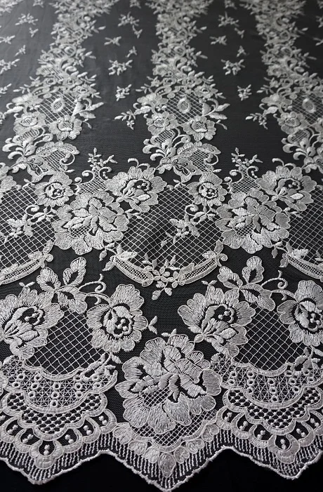 BROKAT BRIDAL CM 010 // 130 CM // RP. 200,000/M