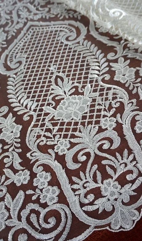 BRUKAT OFFWHITE BRIDAL CM 041 // 130 CM // RP. 220,000/M