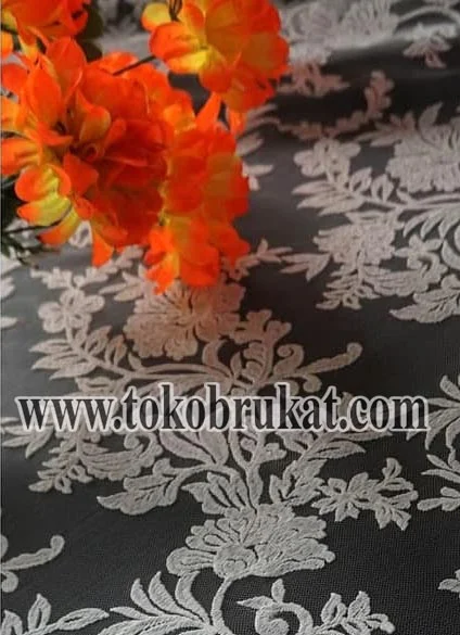 BROKAT PRADA SP 172 // 130 CM // 145,000/M