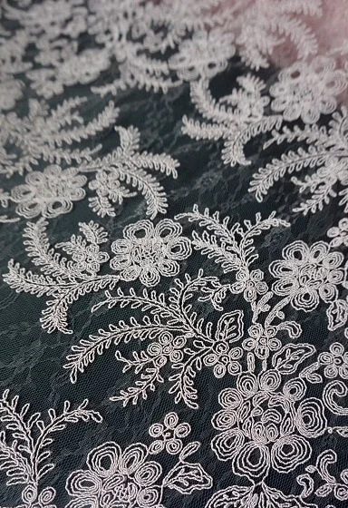 BROKAT CHANTILLY 004 // L : 130 CM // RP. 150,000/M