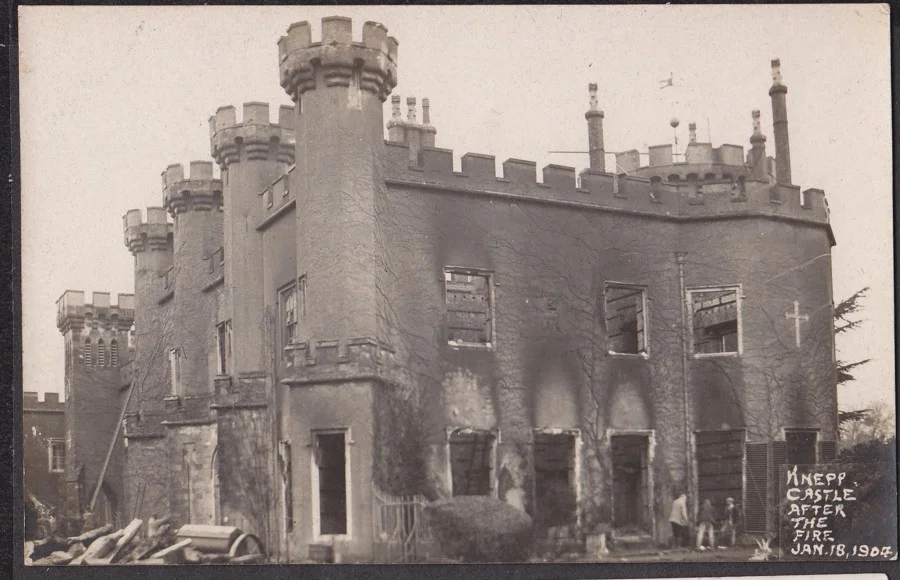Knepp castle ruins after the fire 1904.jpg