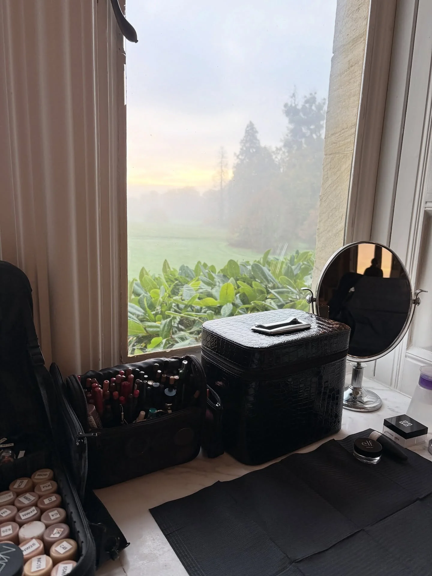 November moments 🍁

🍁Dreamiest setup views from @cowdrayhouse bridal bathroom suite - I could work here everyday 
🍁Stunning Eden giving chic in her stunning silk gown @guesthousehotels @gavinharviehair 
🍁Obsessed with this hotels interiors @guest