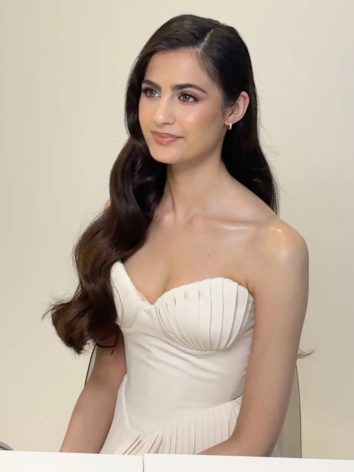 When the Dream Team comes together (the extended version 🤣) magical things happen. 

A few BTS from our test portfolio day ✨

Can&rsquo;t wait to share the images soon they are 10/10 

Team:
@feliciasewerinsson 
@gavinharviehair 
@___naisha_ 
@poppy