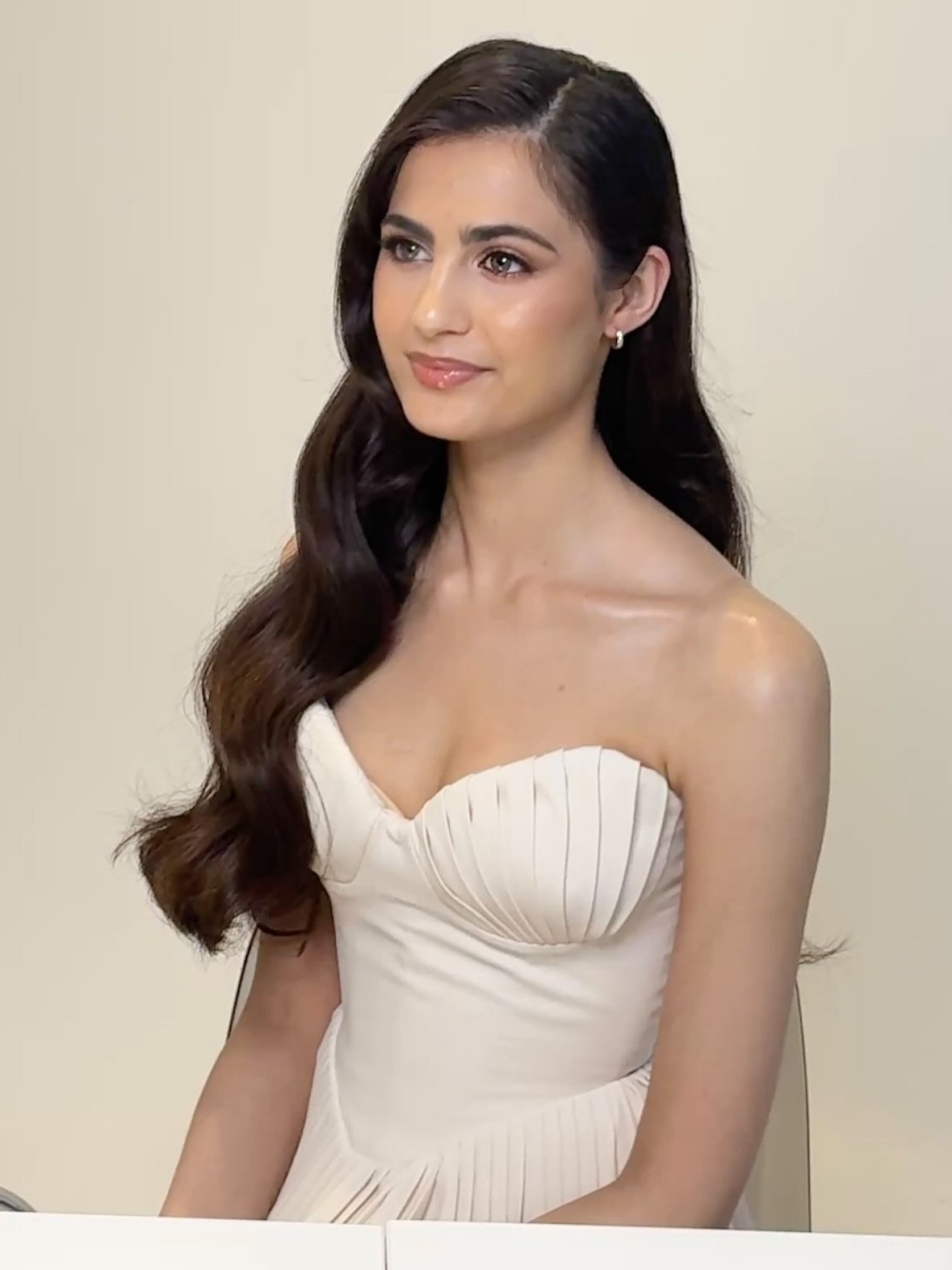 When the Dream Team comes together (the extended version 🤣) magical things happen. 

A few BTS from our test portfolio day ✨

Can&rsquo;t wait to share the images soon they are 10/10 

Team:
@feliciasewerinsson 
@gavinharviehair 
@___naisha_ 
@poppy