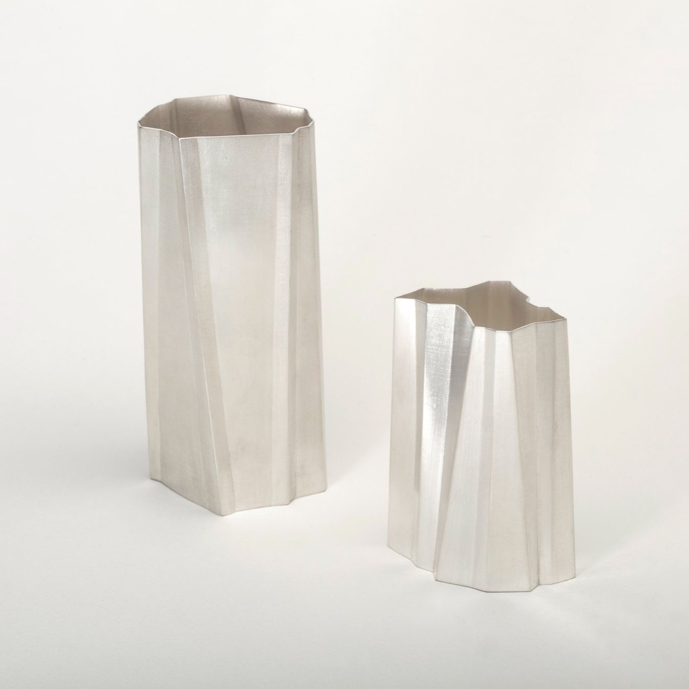 Kei-vase+silver+x2+28.jpg