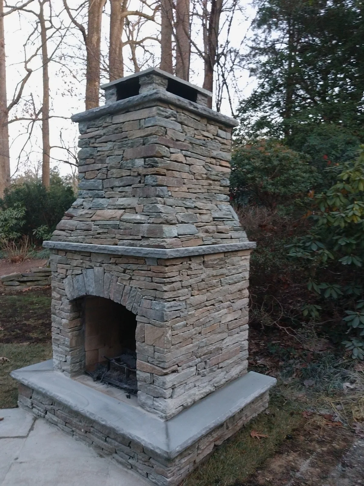 outdoor fireplace 2.jpg