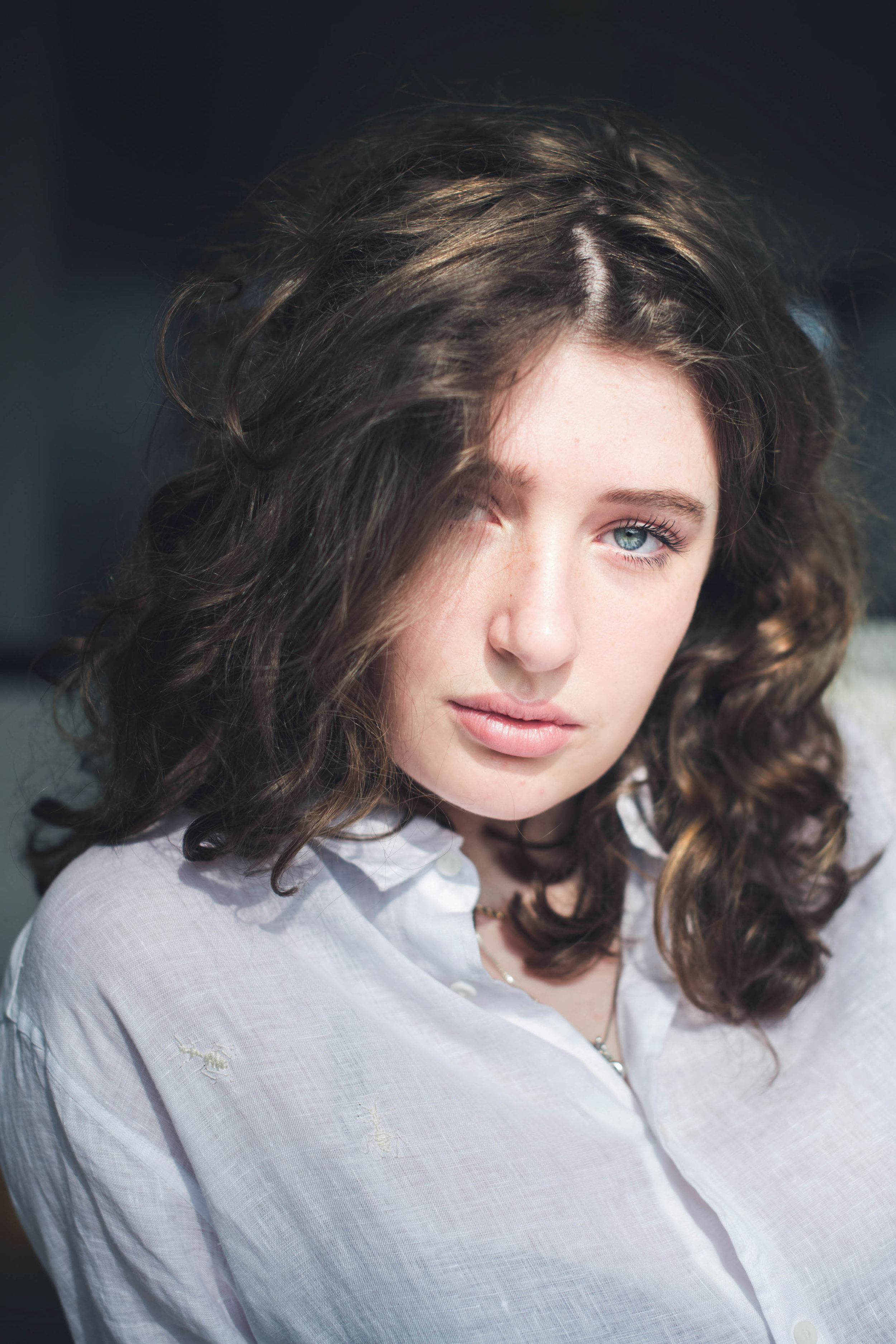 Modefotografie gemaakt voor de Rotterdamse ontwerpster Lida van Adrighem. Het model is de actrice Neele Kamerbeek.