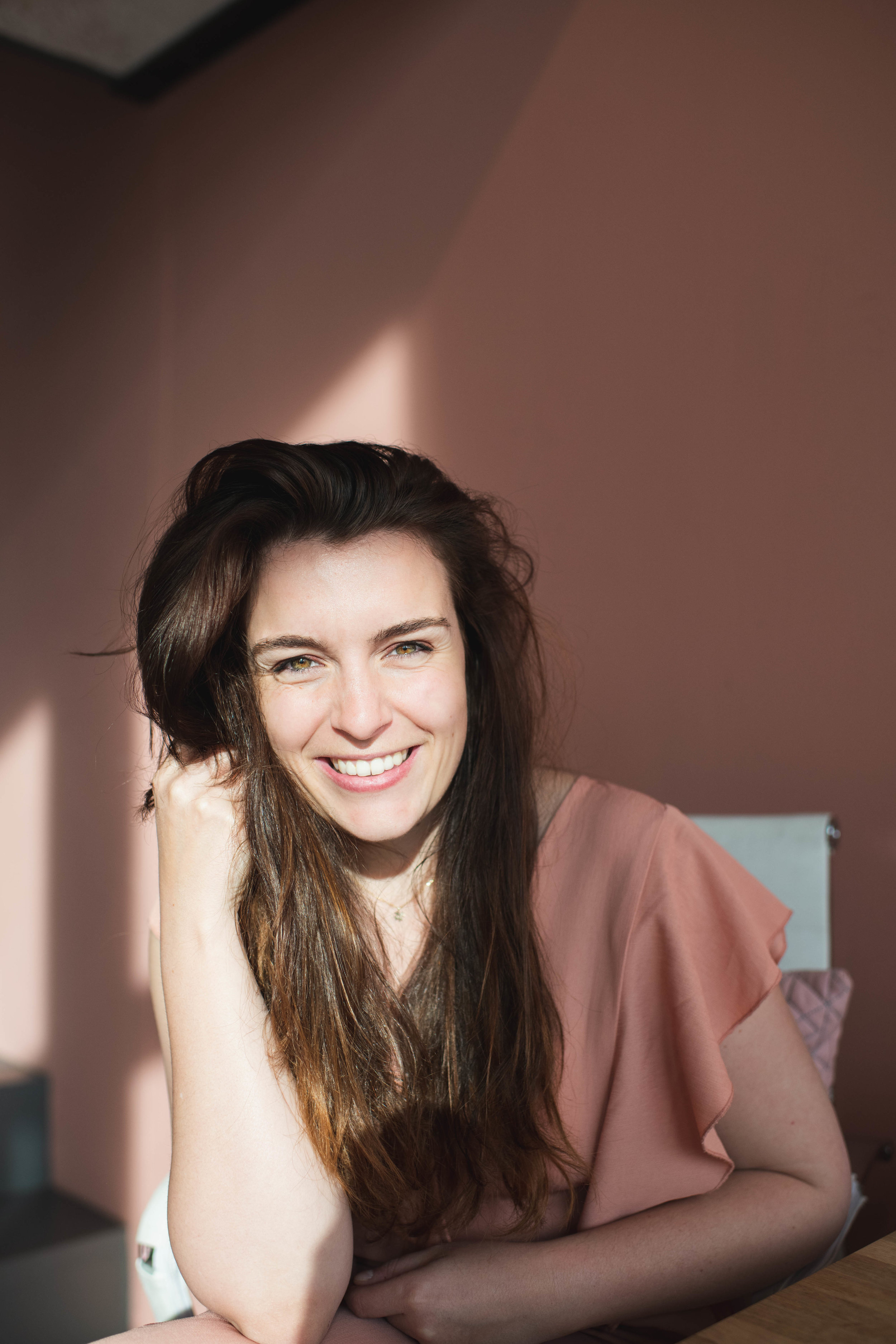 De Amsterdamse onderneemster Amber van Leeuwen (The Social Goodgirl) gefotografeerd in haar kantoor.