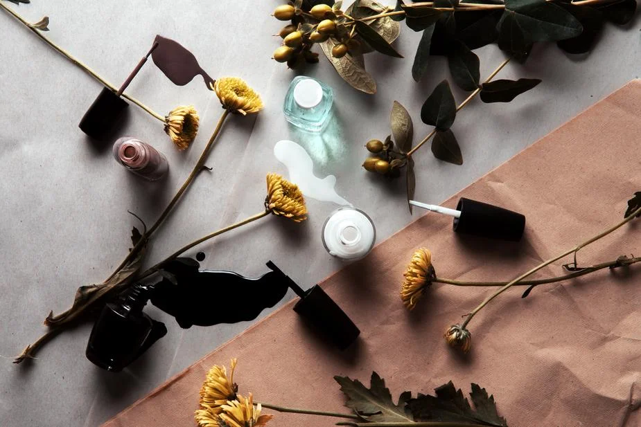 flowers-nail-polish-flatlay_925x.jpg