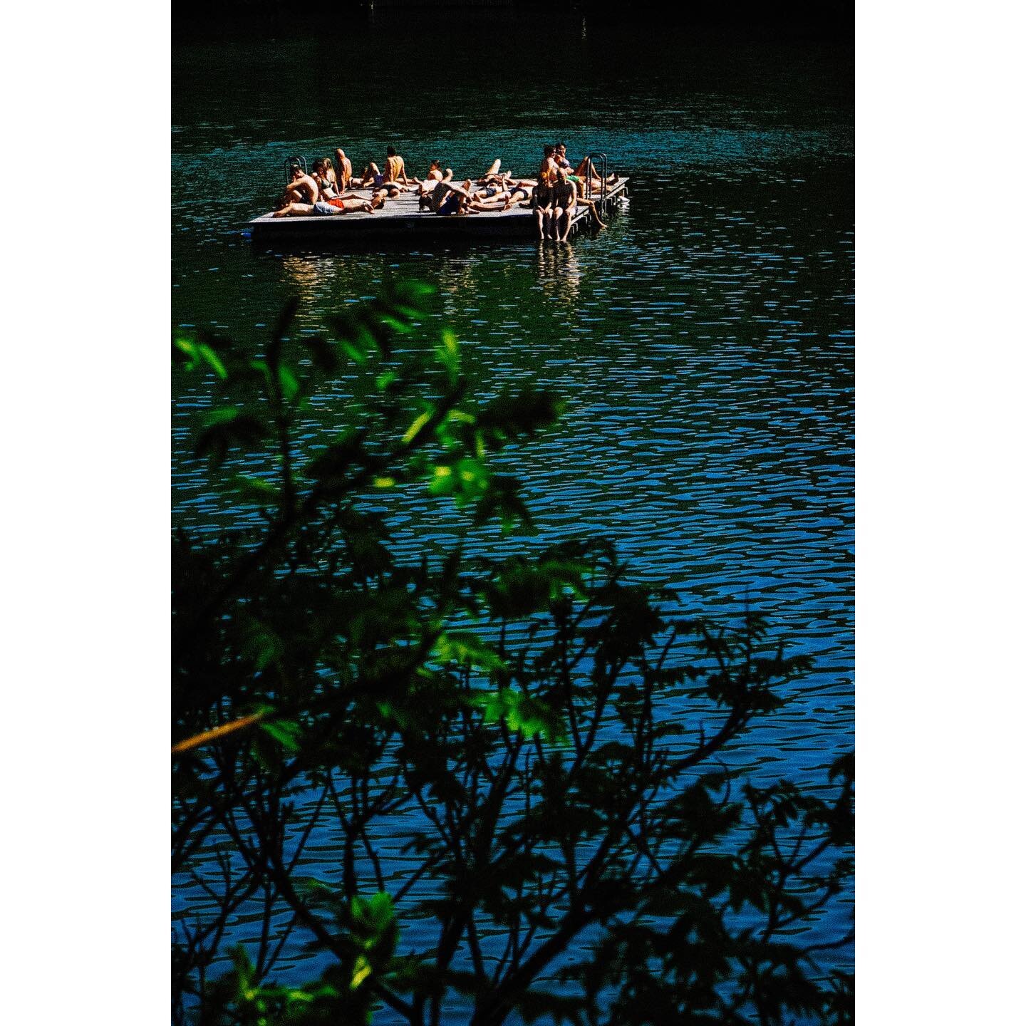 Wir sind reif f&uuml;r die Insel! Endlich ist der Sommer angekommen. Vielen Dank f&uuml;r die belebte Stimmung heute am See. Ab jetzt gehts auf! 

#lansersee #myinnsbruck #lovetirol #lensbible #picoftheday #explore #outdoors #photography #takemethere