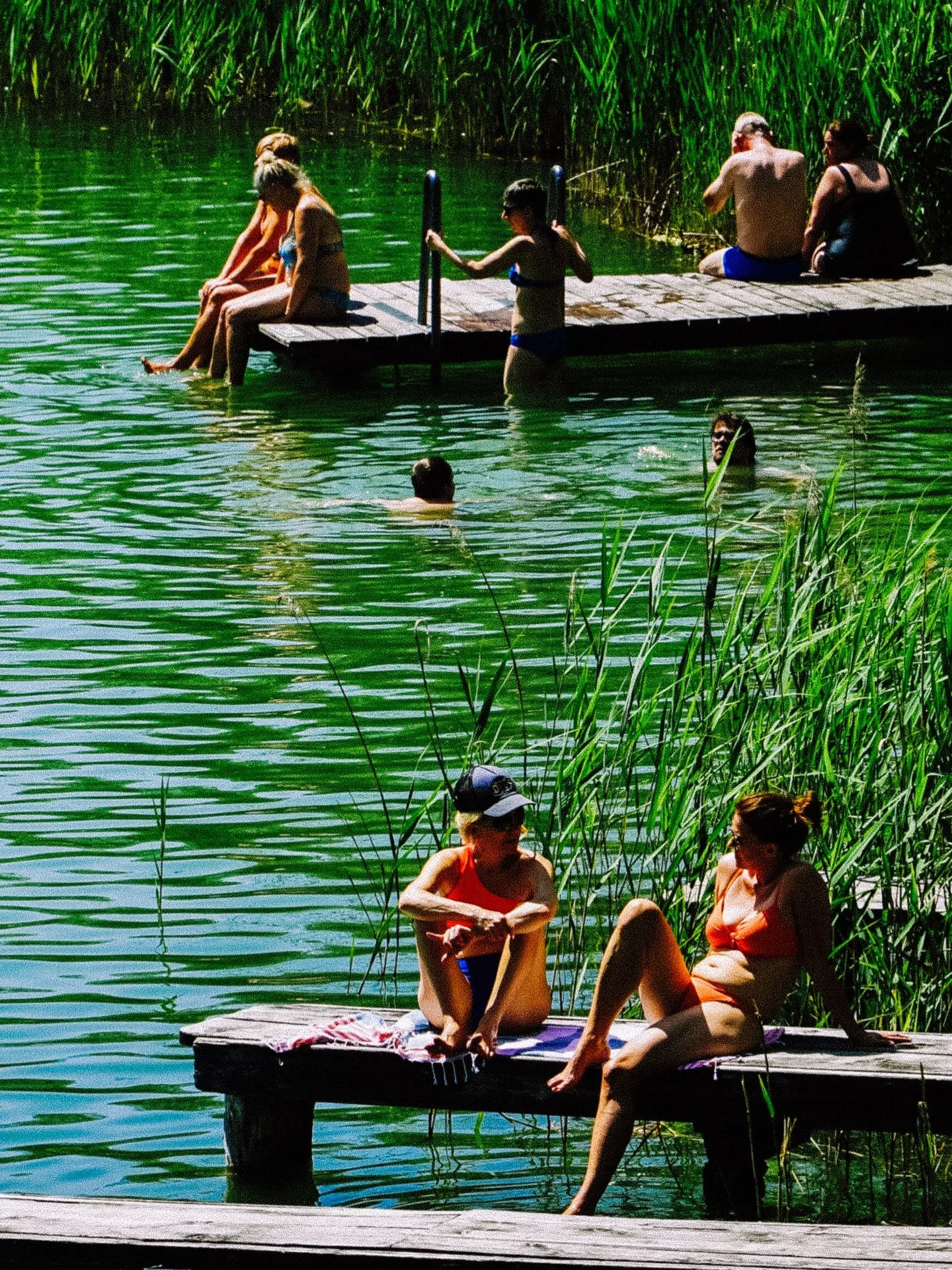 Nimm Dir Quality Time mit Freunden bei einem Kurzurlaub am See.

#lansersee #myinnsbruck #tirol #alpinelake #riviera #slimaarons