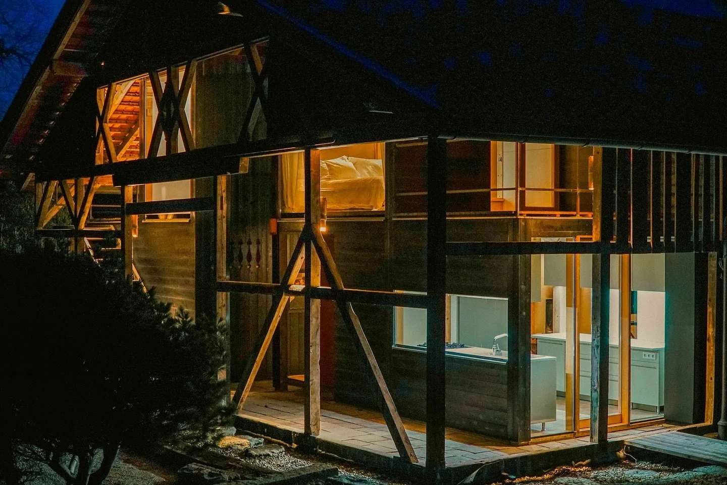 Das Chalet am See - Verbringe besondere Anl&auml;sse, empfange G&auml;ste oder ziehe Dich in einer inspirierenden Umgebung zur&uuml;ck. Jeder Aspekt des Chalet wurde gestaltet, um wahrhaft unvergessliches Erlebnis zu schaffen.
Wohnen am See / Jahrest