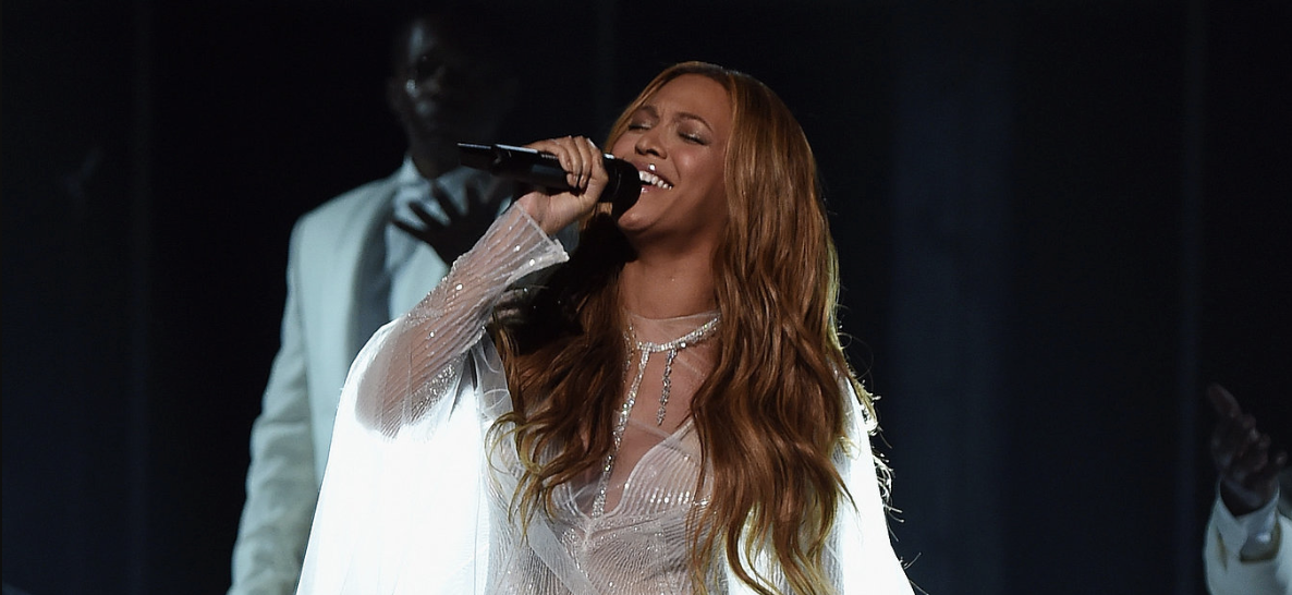 Beyoncé performing at the Grammys 2015