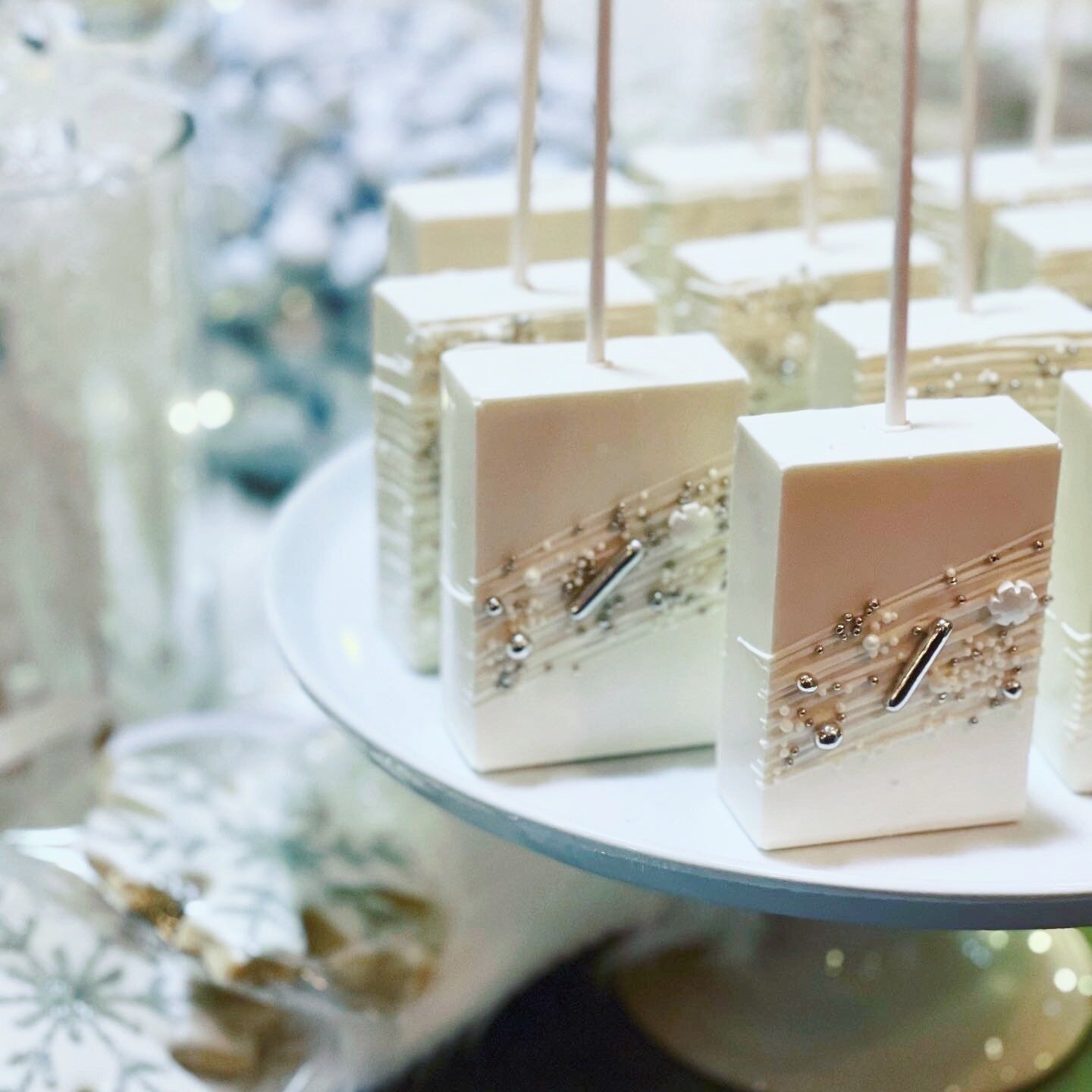 It&rsquo;s the most wonderful time of year, which means one thing: 𝑰𝑻𝑺 𝑷𝑨𝑹𝑻𝒀 𝑺𝑬𝑨𝑺𝑶𝑵✨ 

We coordinated a Winter Wonderland event, and the festive deserts were 𝑒𝓋𝑒𝓇𝓎𝓉𝒽𝒾𝓃𝑔!

Get creative with your holiday events with unique theme