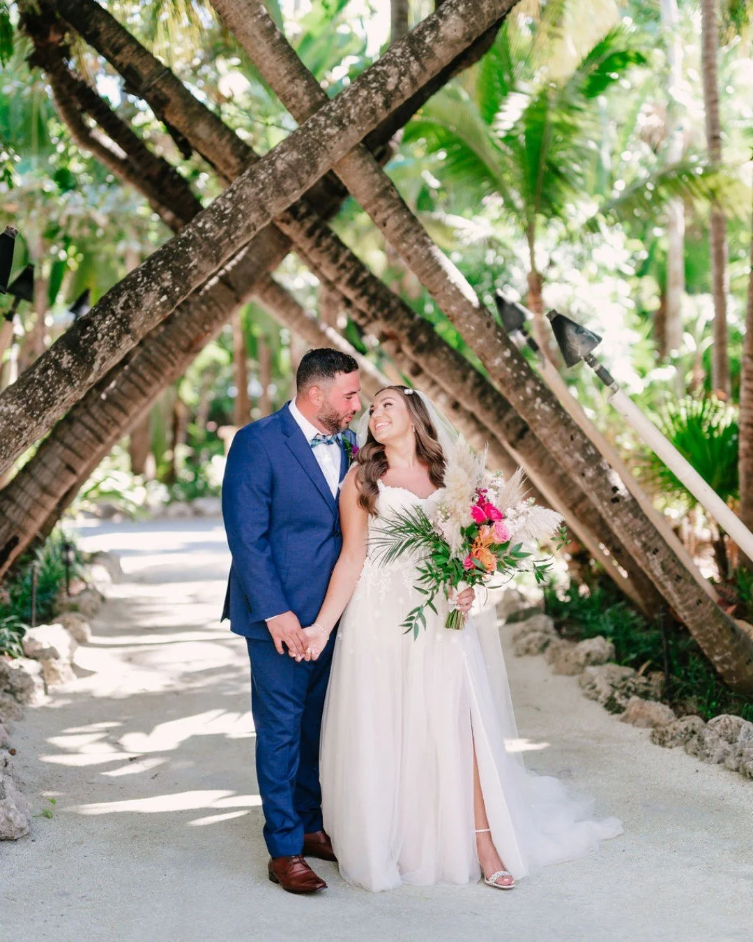 A recent wedding anniversary calls for a trip down memory lane π€
Ashley and Mark’s tropical wedding still gives us all the feels. Sun, sand, vibrant details, and a view that made every moment unforgettable!
What are your thoughts on destinat