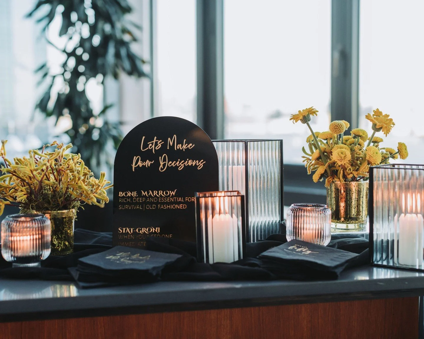 A good bar moment always wins 👀

Structured, sculpted, softly lit, and impossible to ignore. Here are a few setups that proved the bar can be the quiet star of the night&hellip;and sometimes the main character. 🥂

💌info@theperfectshindig.com

#The