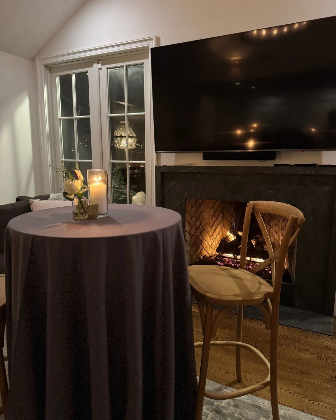 Cheers to 50 ✨🥃

This intimate home celebration was all about atmosphere. A cozy transformation with a masculine edge, designed for nothing but good vibes, incredible food, and music that set the tone for the night. From the warm glow throughout the