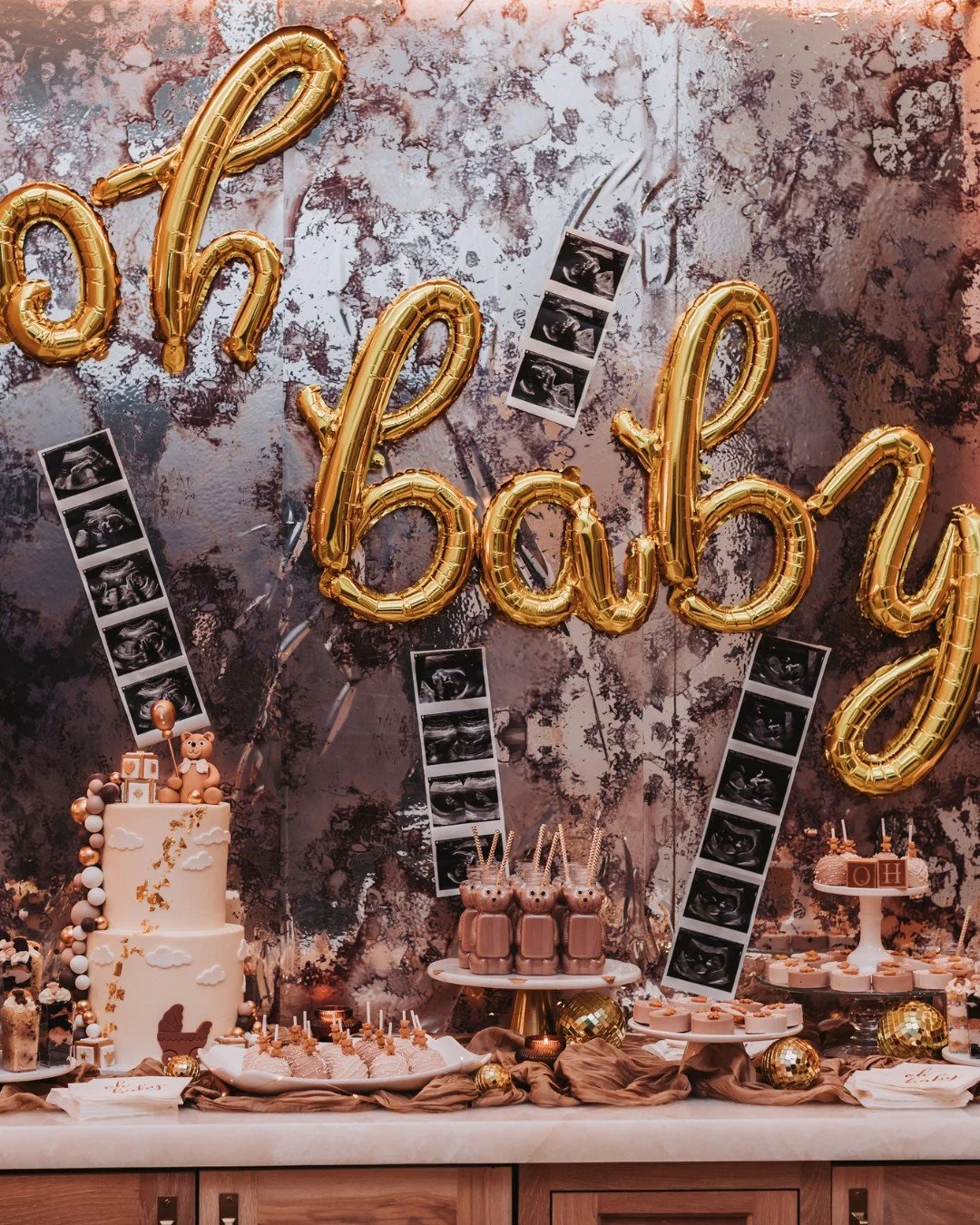 A new year, a new chapter, and the sweetest secret about to be revealed ✨🧸🤍⠀
⠀
Gold and white tones, soft neutrals, and thoughtful details set the tone for an evening that celebrated both a fresh start and a growing love. From plush teddy bears to 