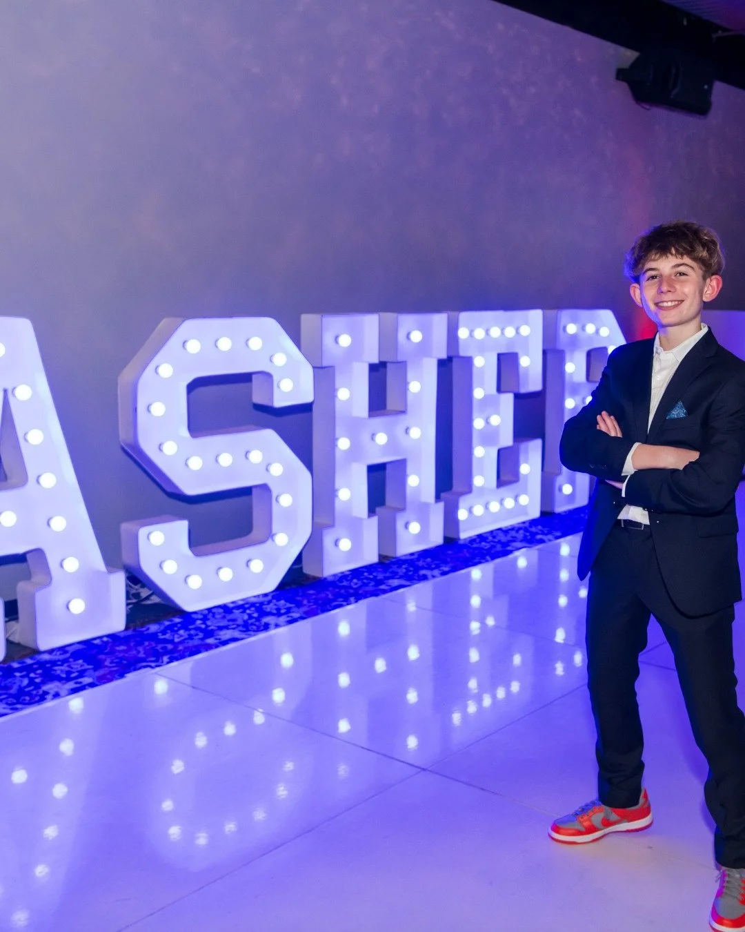A night that earned its spot in the record books. 🏅🏟

From meaningful candle lighting moments to a packed dance floor and an unforgettable hora, this bar mitzvah was an once-in-a-lifetime moment, played to perfection.

Surrounded by family, friends
