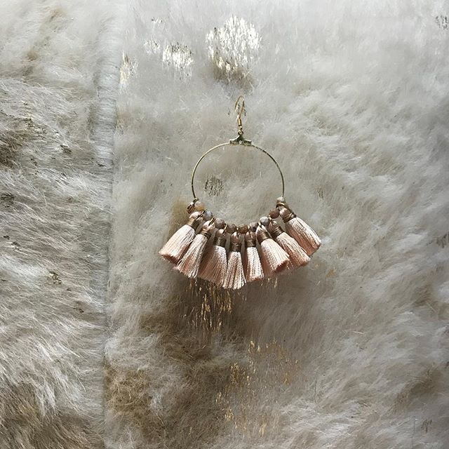 Sneak peek! Champagne campaign going live tonight *14k gold ear piece! (Sterling silver also available on request) 🍾