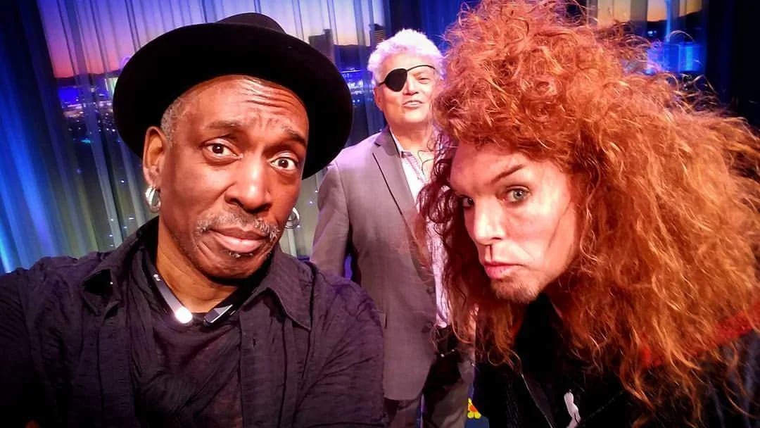 PROP COMIC CARROT TOP STILL ON TOP OF HIS GAME