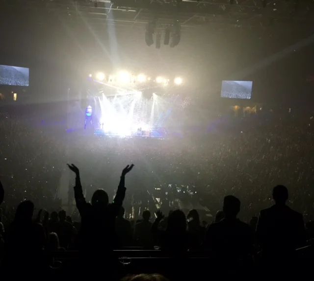 KILLERS RETURN HOME TO REJOICING FANS