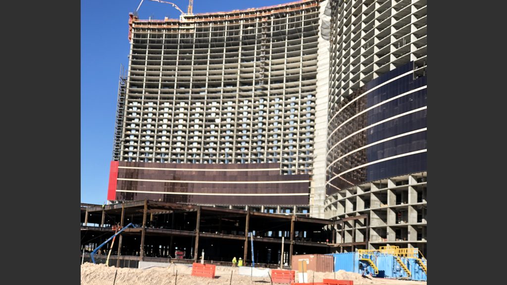 The desert tan color scheme that’s going up on Resorts World bears a close resemblance to the exterior color scheme Wynn Las Vegas and Encore.